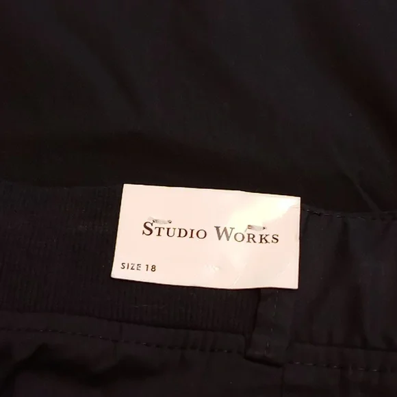 Studio Works Black Capri Pants w Leg Tie Hem Size 18 NWT - Picture 5 of 6